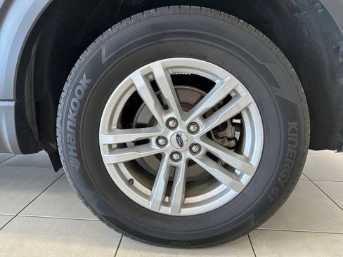 Used 2022 Ford Explorer XLT w/ Equipment Group 202A image 8