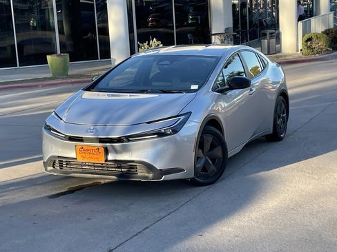 Used 2023 Toyota Prius Limited image 9