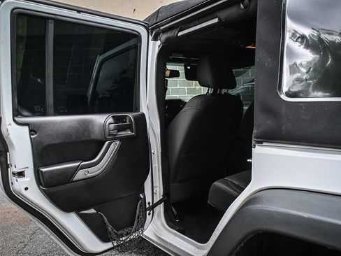 Used 2016 Jeep Wrangler Unlimited Sport w/ Quick Order Package 24S AWD/4WD image 11