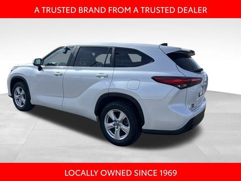 Certified 2023 Toyota Highlander LE image 4