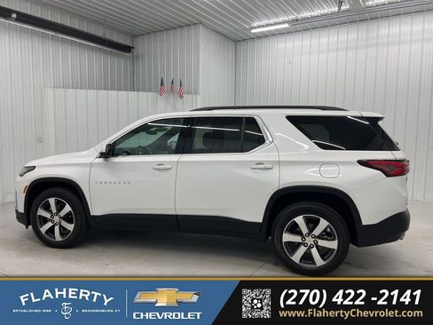 Used 2023 Chevrolet Traverse LT w/ LT Premium Package image 5