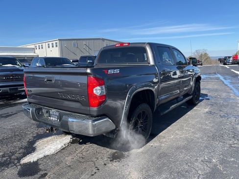 Used 2018 Toyota Tundra SR5 w/ SR5 Upgrade Package image 5