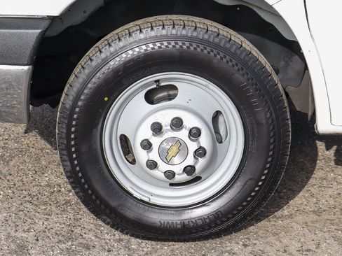 Used 2016 Chevrolet Express 4500 w/ Chrome Appearance Package image 29