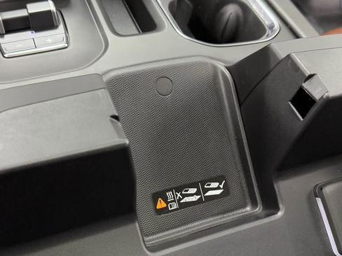 Used 2024 GMC Sierra 1500 Denali Ultimate image 35