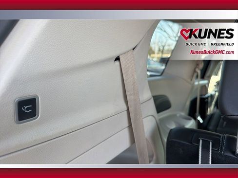 Used 2024 Chrysler Pacifica Touring-L image 41