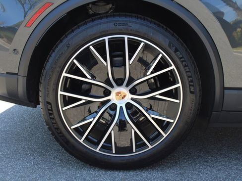 New 2024 Porsche Macan 4 Electric image 14