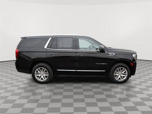 Used 2023 GMC Yukon SLT w/ SLT Premium Package AWD/4WD image 3