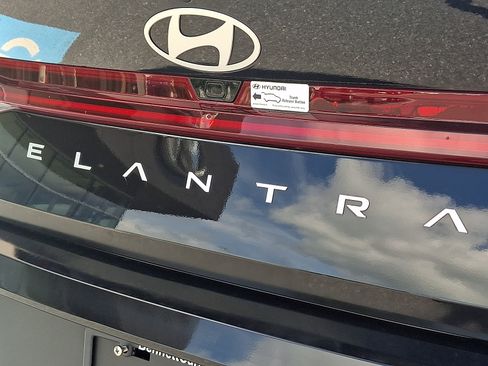 Used 2025 Hyundai Elantra SEL FWD image 30