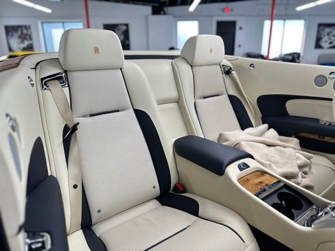 Used 2020 Rolls-Royce Dawn image 24