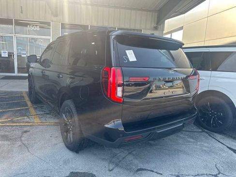 Used 2025 Ford Expedition Platinum w/ Stealth Appearance Package AWD/4WD image 3