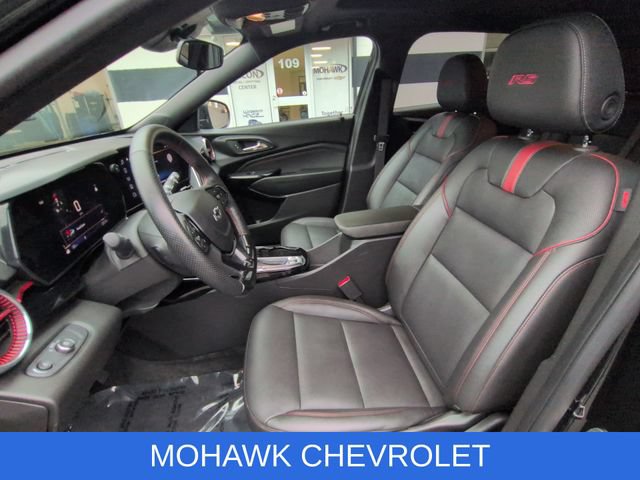 Used 2024 Chevrolet Trax RS w/ Sunroof Package FWD image 18
