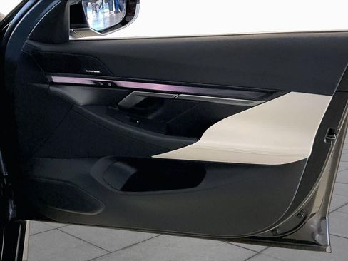 Used 2024 BMW i5 eDrive40i w/ M Sport Package RWD image 21