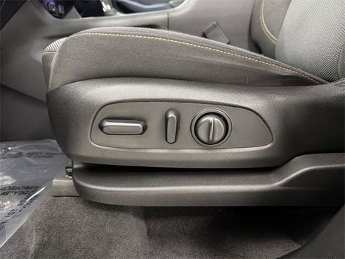 Used 2020 Chevrolet Traverse LT image 24