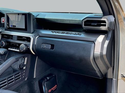 Certified 2024 Toyota Tacoma TRD Off-Road AWD/4WD image 18