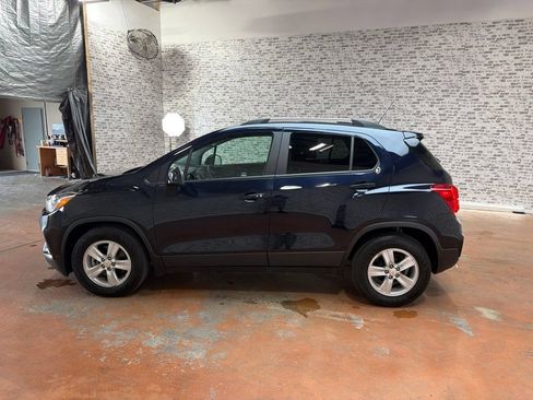 Used 2022 Chevrolet Trax LT w/ LT Convenience Package FWD image 4