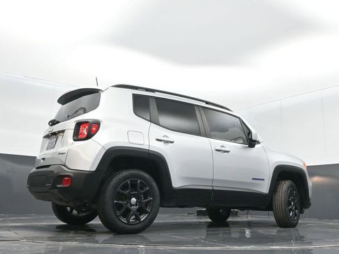 Used 2020 Jeep Renegade Latitude w/ Cold Weather Group image 35