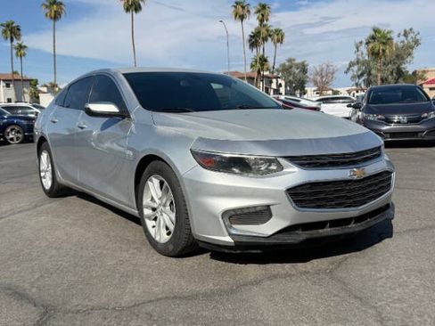 Used 2017 Chevrolet Malibu LT FWD image 1