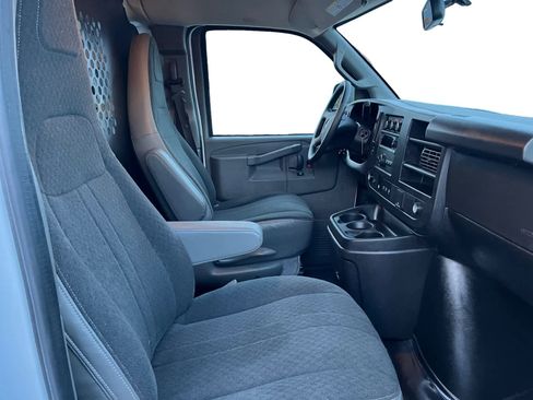 Used 2023 GMC Savana 2500 image 16