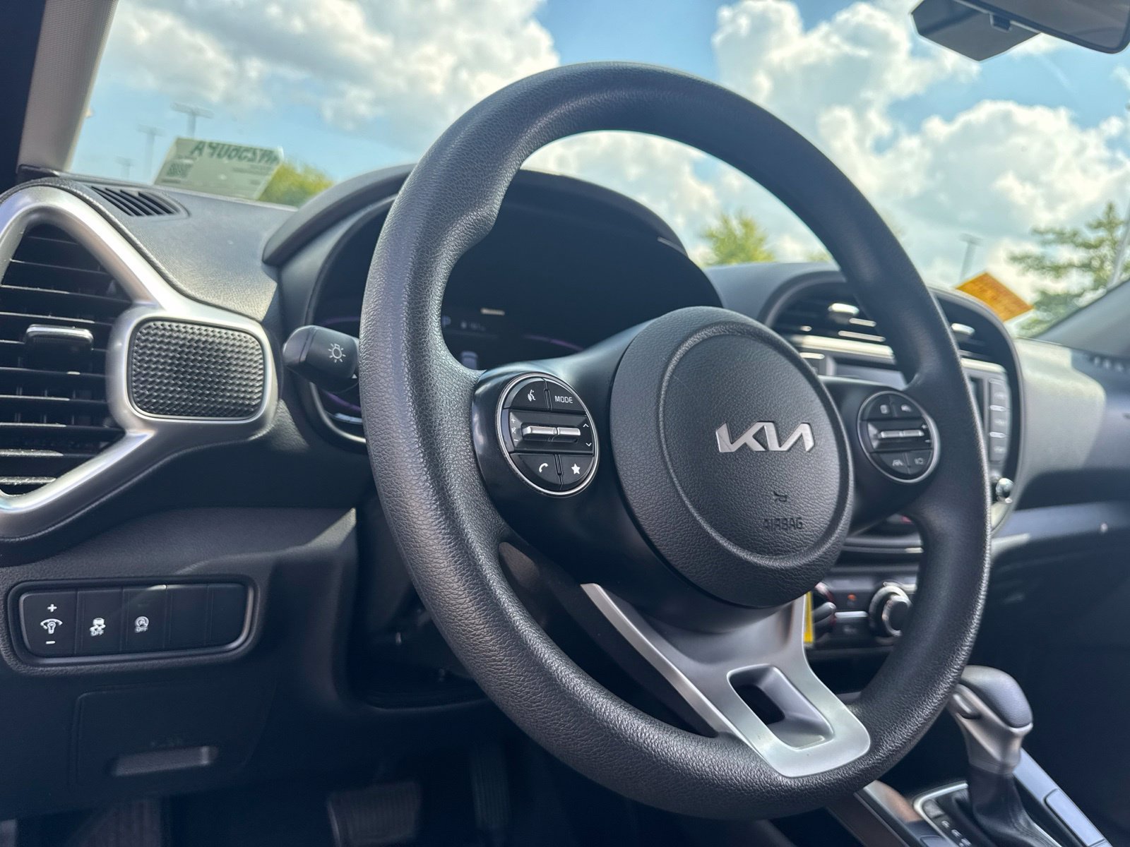 Used 2023 Kia Soul LX w/ Option Group 015 FWD image 19
