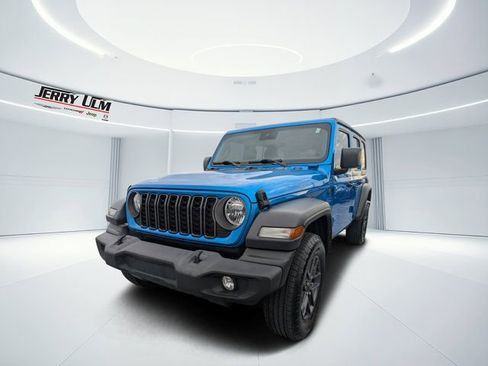 Used 2024 Jeep Wrangler Sport S image 6