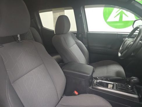 Used 2018 Toyota Tacoma TRD Off-Road w/ Technology Package AWD/4WD image 14