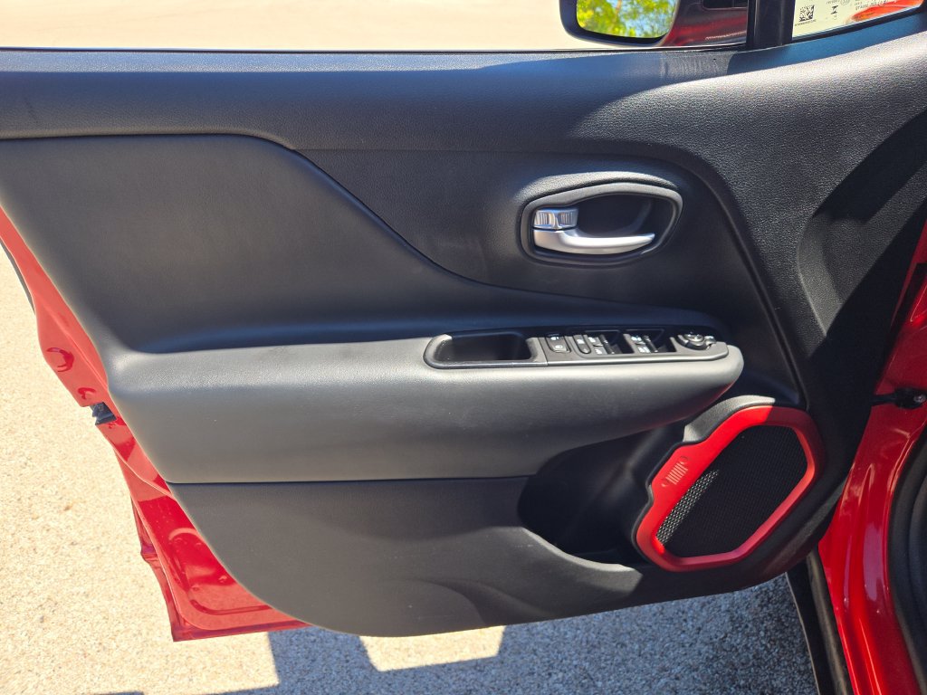 Used 2023 Jeep Renegade Trailhawk AWD/4WD image 19