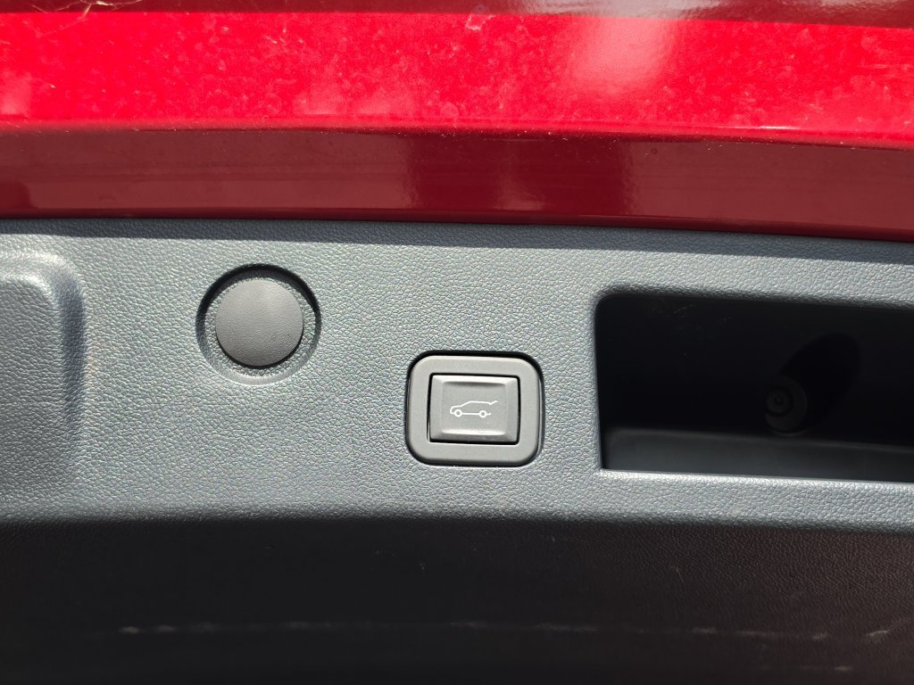 Used 2025 Chevrolet Equinox ACTIV w/ Safety and Technology Package FWD image 7
