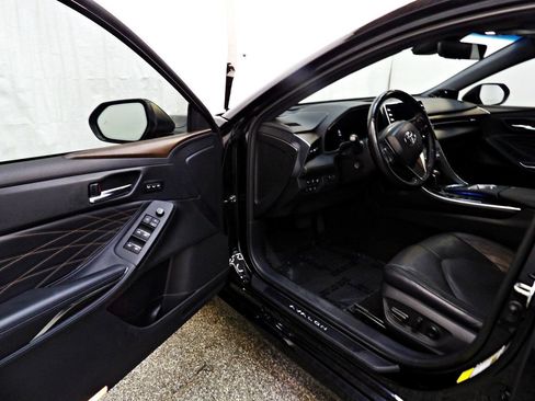 Used 2022 Toyota Avalon Limited w/ Advanced Safety Package FWD image 10