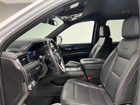 Used 2022 GMC Yukon XL Denali AWD/4WD image 19