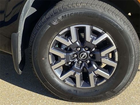 Used 2024 Nissan Frontier SL image 8