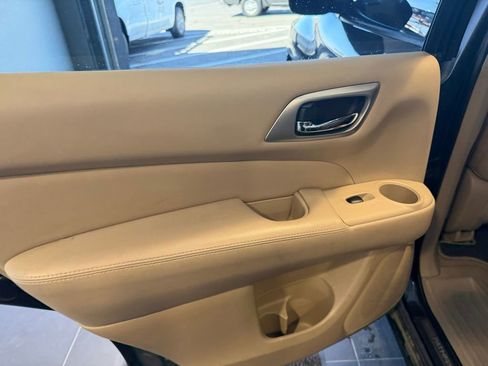 Used 2014 Nissan Pathfinder Platinum w/ Platinum Premium Package image 12