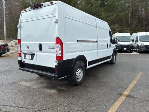 Used 2025 RAM ProMaster 2500 w/ Convenience Group image 3