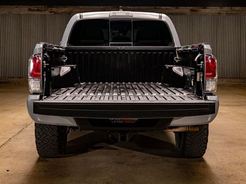 Used 2021 Toyota Tacoma TRD Sport w/ Technology Package image 8