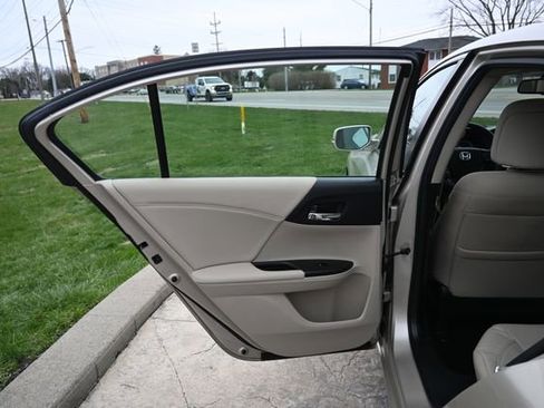 Used 2016 Honda Accord EX-L image 23