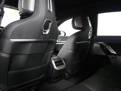 Used 2026 BMW 740i image 17