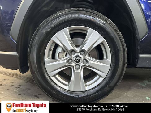 Used 2024 Toyota RAV4 XLE AWD/4WD image 9