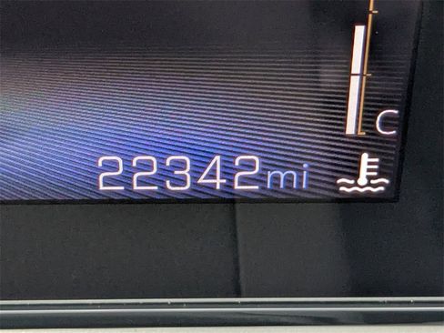 Certified 2025 Chevrolet Trax LT image 29