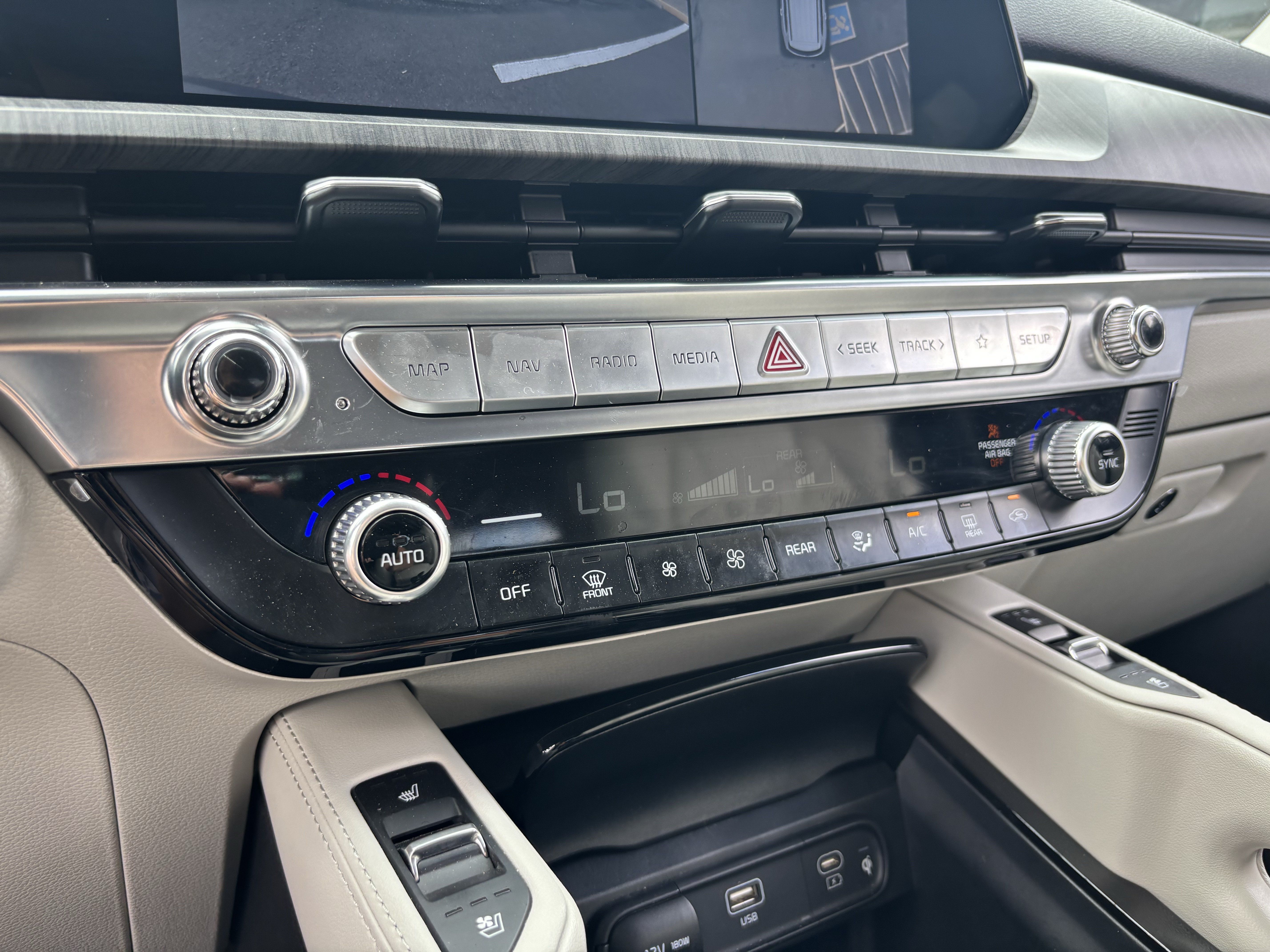Certified 2024 Kia Telluride SX w/ Towing Package FWD image 23