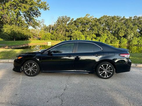 Used 2018 Toyota Camry SE FWD image 3