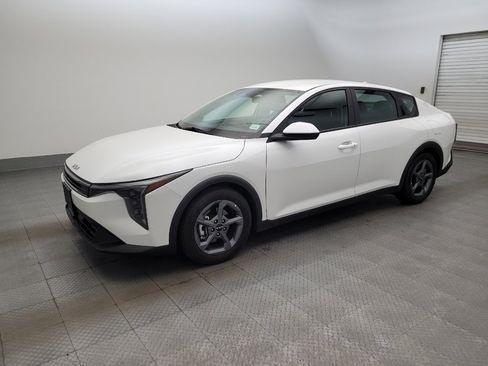 Used 2025 Kia K4 FWD image 2