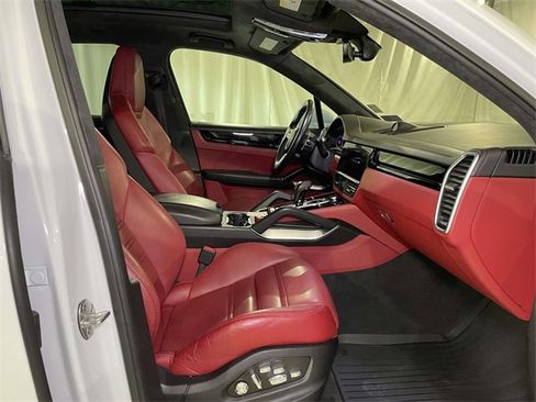 Used 2021 Porsche Cayenne Turbo image 21