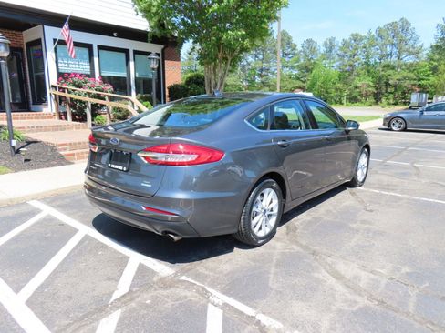 Used 2020 Ford Fusion SE FWD image 8