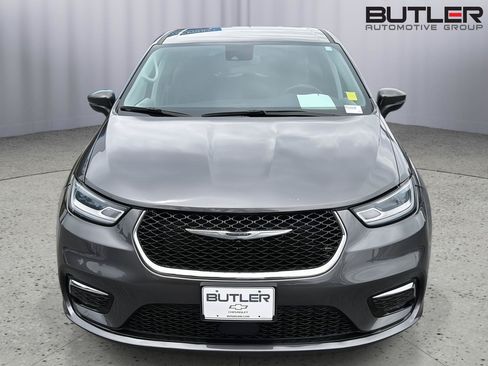 Used 2023 Chrysler Pacifica Touring-L FWD image 9