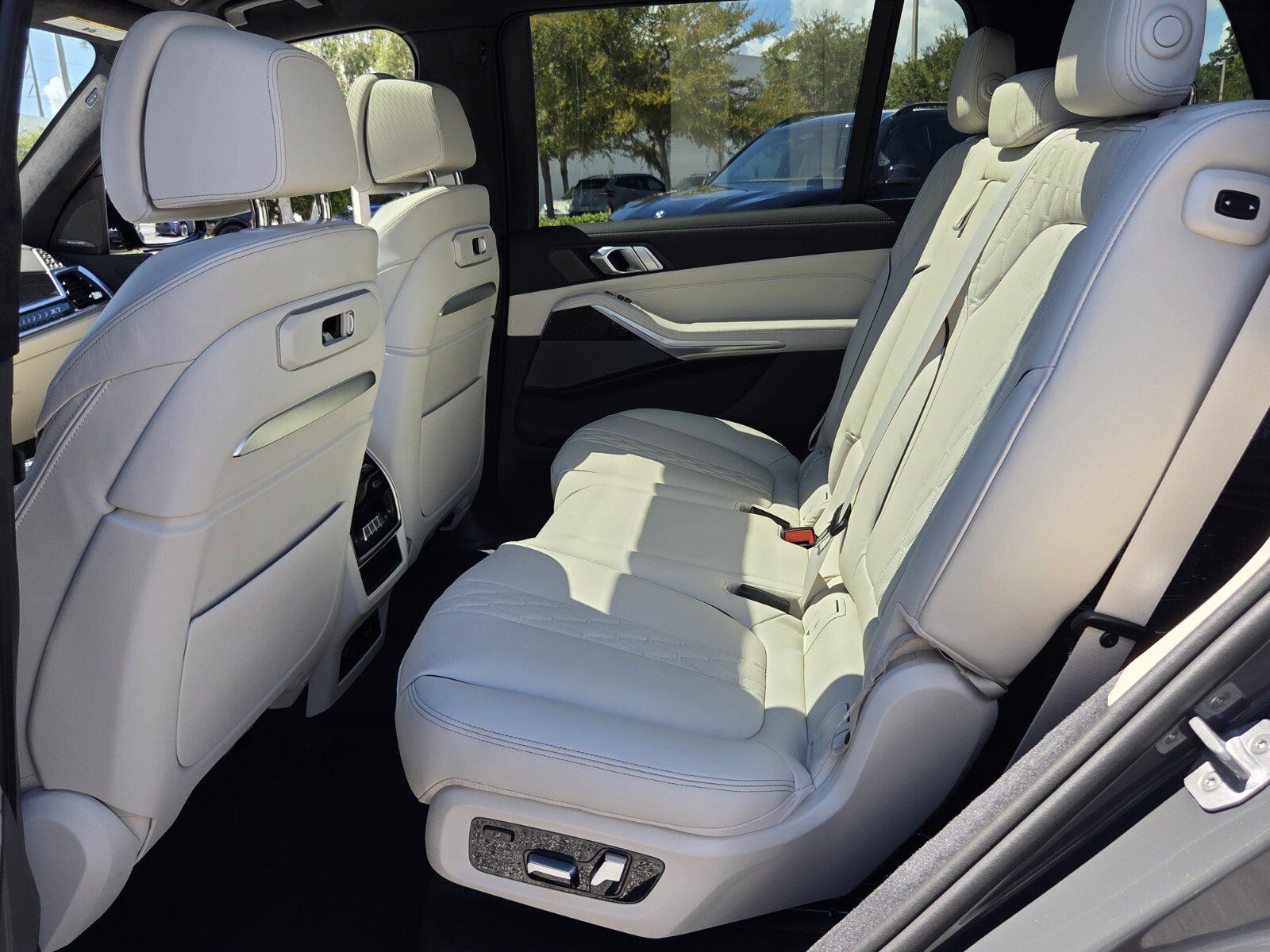 New 2027 BMW X7 xDrive40i w/ Executive Package AWD/4WD image 11