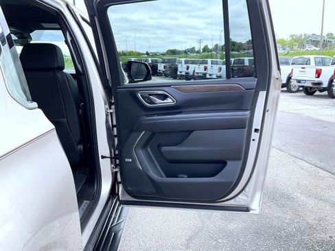 Used 2021 Chevrolet Suburban High Country AWD/4WD image 17