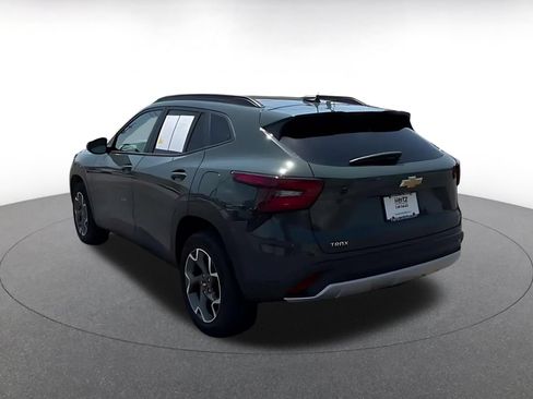 Used 2025 Chevrolet Trax LT FWD image 11