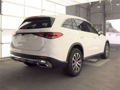 Used 2024 Mercedes-Benz GLC 300 4MATIC image 2