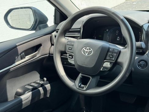 Certified 2025 Toyota Camry Hybrid image 12