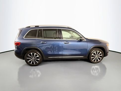 Used 2022 Mercedes-Benz GLB 250 4MATIC w/ Premium Package image 11