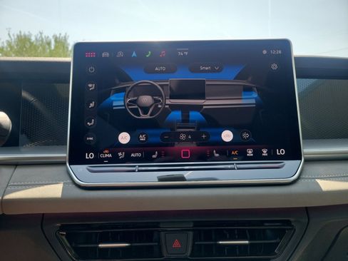 Certified 2025 Volkswagen Tiguan SE w/ Panoramic Sunroof Package AWD/4WD image 22